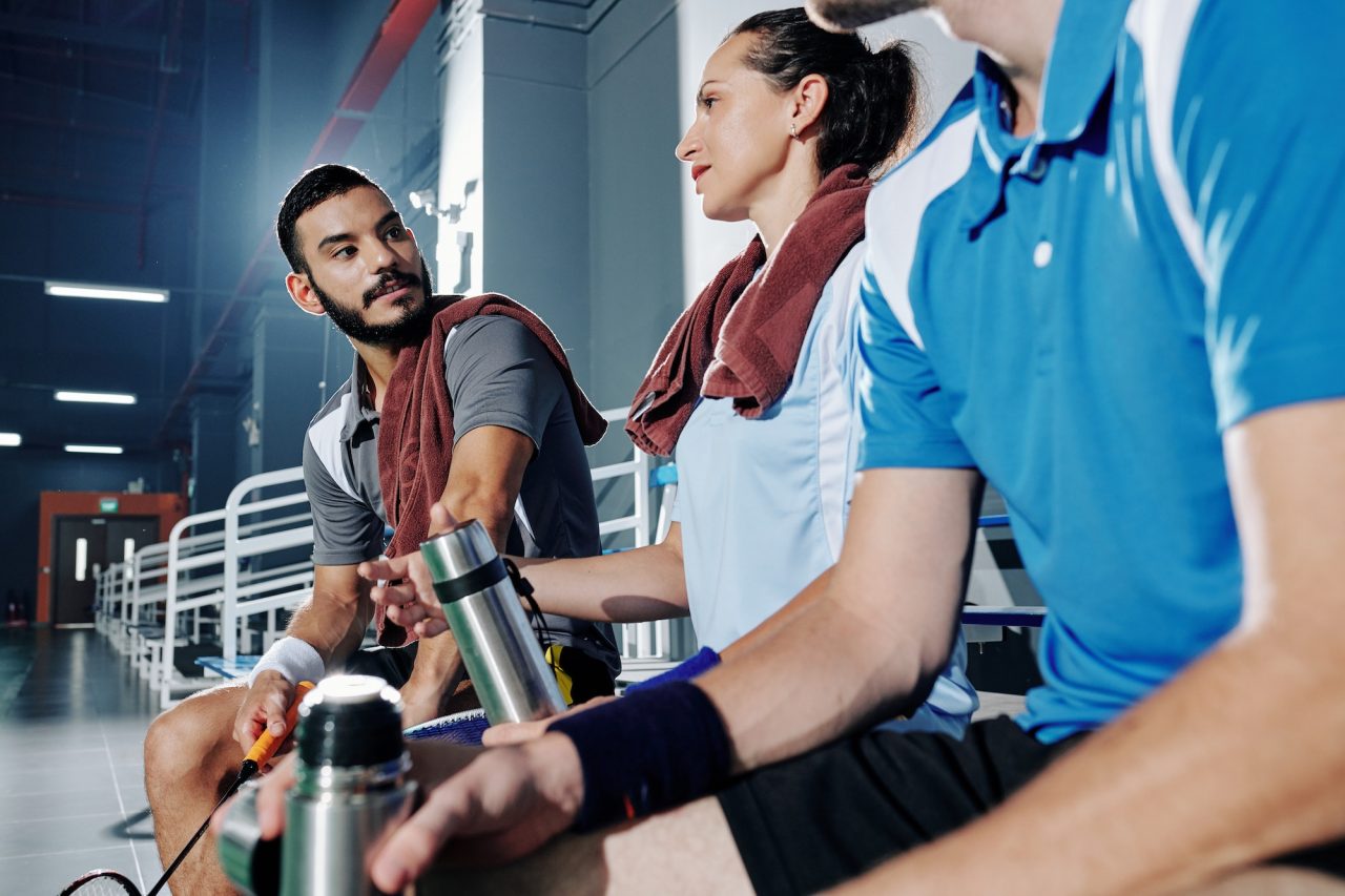 Badminton player talking to his teammates
